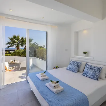 Villa Imagine You And Your Family Renting This Perfect Beachfront Apartment, 1388 Larnaca