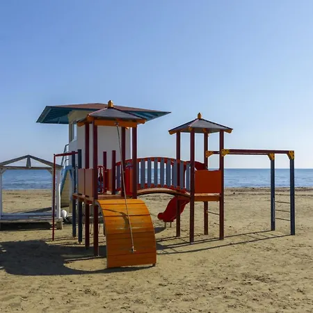 Villa Imagine You And Your Family Renting This Perfect Beachfront Apartment, 1388