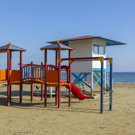 Villa Imagine You And Your Family Renting This Perfect Beachfront Apartment, 1388 *