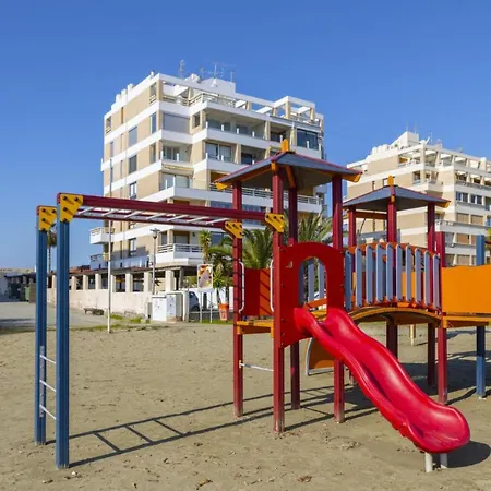 Imagine You And Your Family Renting This Perfect Beachfront Apartment, 1388 Villa