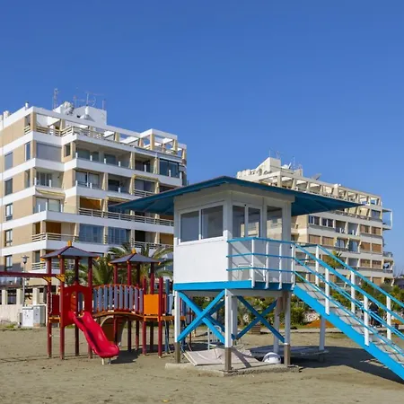 Imagine You And Your Family Renting This Perfect Beachfront Apartment, 1388 Villa *