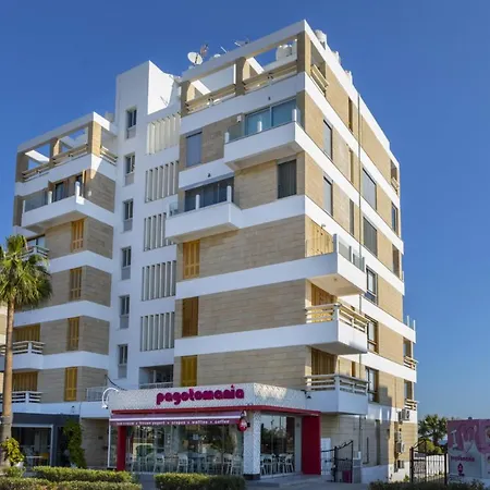 Imagine You And Your Family Renting This Perfect Beachfront Apartment, 1388 Villa Larnaca
