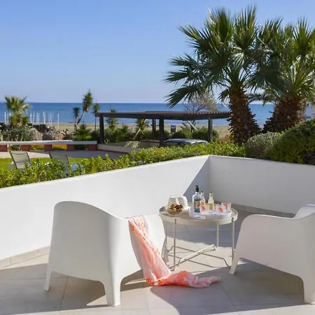Villa Imagine You And Your Family Renting This Perfect Beachfront Apartment, 1388 *