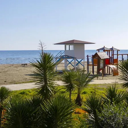 Villa Imagine You And Your Family Renting This Perfect Beachfront Apartment, 1388 *