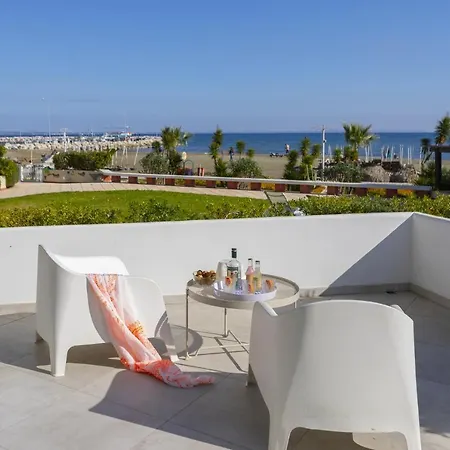 Villa Imagine You And Your Family Renting This Perfect Beachfront Apartment, 1388 *